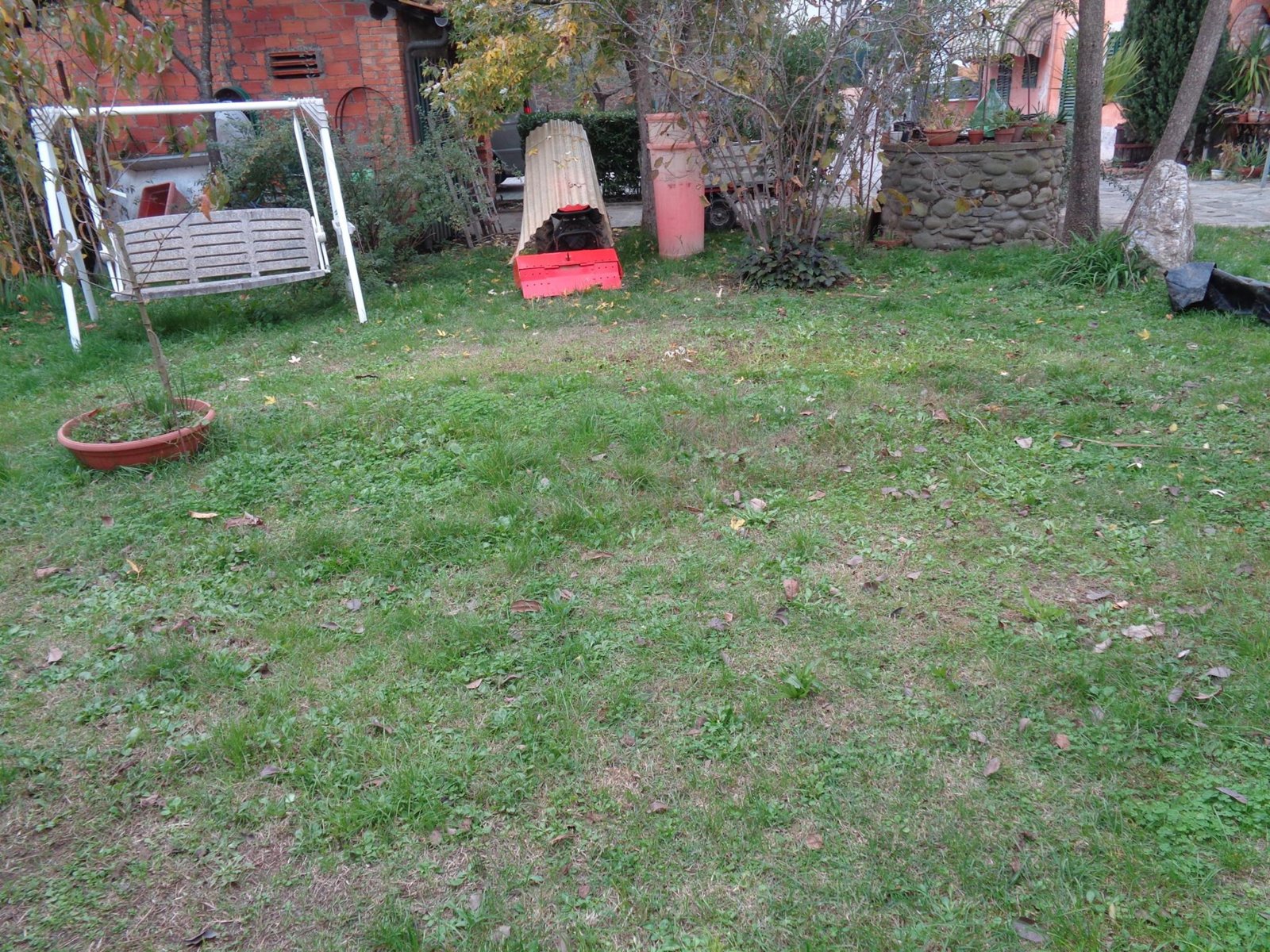 Jardin antes del estanque.